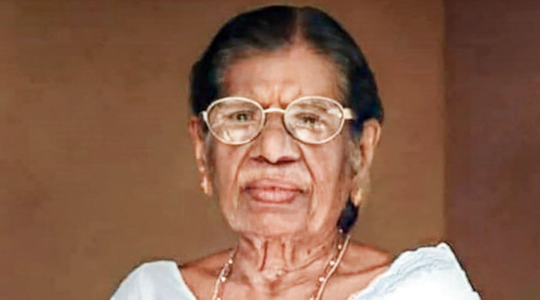 1) കേന്ദ്ര സര്ക്കാരിന്റെ നിര്മല് ഗ്രാമ പുരസ്കാരം നേടിയ ആദ്യത്തെ പഞ്ചായത്ത് കാസര്കോട് ജില്ലയിലെ പീലിക്കോട് 2) കേന്ദ്ര സാഹിത്യ അക്കാദമി അവാര്ഡ് നേടിയ ആദ്യത്തെ മലയാള നോവല് ചെമ്മീന് (1957) 3) കേന്ദ്ര-സംസ്ഥാന ബന്ധങ്ങളെക്കുറിച്ച് പ്രതിപാദിക്കുന്ന ഭരണഘടനാ അനുച്ഛേദങ്ങള് 245 മുതല് 263 വരെ 4) കേപ്പ് കെന്നഡി ഉപഗ്രഹ വിക്ഷേപണ കേന്ദ്രം എവിടെയാണ് ഫ്ളോറിഡ 5) കേരള നിയമസഭയില് അംഗമായി സത്യപ്രതിജ്ഞ ചെയ്ത ആദ്യ വനിത റോസമ്മാ പുന്നൂസ് (1957 ഏപ്രില് 10-ന്) 6) കേരള നിയമസഭയില് ഉപതിരഞ്ഞെടുപ്പിലൂടെ സ്വന്തം സീറ്റ് നിലനിര്ത്തിയ ആദ്യ വനിത റോസമ്മാ പുന്നൂസ് 7) കേരള നിയമസഭയില് ബജറ്റ് അവതരിപ്പിച്ചിട്ടുള്ള മുഖ്യമന്ത്രിമാര് ആര് ശങ്കര്, സി അച്യുത മേനോന്, ഇ കെ നായനാര് 8) കേരള നിയമസഭയില് ഏറ്റവും കുറച്ചുകാലം എംഎല്എ ആയിരുന്നത് സി ഹരിദാസ് 9) കേരള നിയമസഭയില് ഏറ്റവും കൂടുതല് ബജറ്റുകള് അവതരിപ്പിച്ചിട്ടുള്ള ധനമന്ത്രി കെ എം മാണി 10) കേരള പ്രസ് അക്കാദമിയുടെ ആദ്യത്തെ ചെയര്മാന് കെ എ ദാമോദരമേനോന് 11) കേരള പ്രദേശ് കോണ്ഗ്രസ് കമ്മിറ്റിയുടെ ഏറ്റവും പ്രായം കുറഞ്ഞ പ്രസിഡന്റ് എ കെ ആന്റണി 12) കേരള ക്രൂഷ്ചേവ് എന്നറിയപ്പെട്ടത് എം എന് ഗോവിന്ദന് നായര് 13) കേരള ഗ്രന്ഥശാല സംഘത്തിന്റെ സ്ഥാപകന് പി എന് പണിക്കര് 14) കേരള യുക്തിവാദി സംഘത്തിന്റെ സ്ഥാപക പ്രസിഡന്റ് അഡ്വ എം പ്രഭ 15) കേരള ലിങ്കണ് എന്നറിയപ്പെട്ടത് പണ്ഡിറ്റ് കറുപ്പന് 16) കേരള കിസിഞ്ചര് എന്നറിയപ്പെട്ടത് ബേബി ജോണ് 17) കേരള കുംഭമേള എന്നറിയപ്പെടുന്നത് മകരവിളക്ക് 18) കേരള കൗമുദി എന്ന വ്യാകരണ ഗ്രന്ഥം രചിച്ചത് കോവുണ്ണി നെടുങ്ങാടി 19) കേരള സാഹിത്യ അക്കാദമിയുടെ ആദ്യ അധ്യക്ഷന് സര്ദാര് കെ എം പണിക്കര് 20) കേരള സാഹിത്യ അക്കാദമിയുടെ ആദ്യത്തെ ആസ്ഥാനം തിരുവനന്തപുരം 21) കേരള സാഹിത്യ അക്കാദമിയുടെ ആദ്യത്തെ ഫെല്ലോ കെ പി കേശവമേനോന് 22) കേരള സാഹിത്യചരിത്രം രചിച്ചത് ഉള്ളൂര് എസ് പരമേശ്വരയ്യര് 23) കേരള സിവില് സപ്ലൈസ് കോര്പ്പറേഷന്റെ ആസ്ഥാനം എറണാകുളം 24) കേരള സംഗീത നാടക അക്കാദമിയുടെ ആസ്ഥാനം തൃശൂര് 25) കേരള സംസ്ഥാനത്ത് മന്ത്രിയായ ആദ്യ വനിത കെ ആര് ഗൗരി 26) കേരള ഹയര് എജ്യൂക്കേഷന് കൗണ്സിലിന്റെ ആദ്യ ചെയര്മാന് ഡോ കെ എന് പണിക്കര് 27) കേരള ഹാന്ഡ്ലൂം ഡവലെപ്പ്മെന്റ് കോര്പ്പറേഷന് ആസ്ഥാനം കണ്ണൂര് 28) കേരള ചരിത്രത്തിലെ ഏക മുസ്ലിം രാജവംശം അറയ്ക്കല് 29) കേരള കൊങ്കണി അക്കാദമി എവിടെയാണ് എറണാകുളം 30) കേരള സെക്രട്ടറിയേറ്റ് മന്ദിരം പണികഴിപ്പിക്കുമ്പോള് ദിവനായിരുന്നത് ടി മാധവറാവു 31) കേരള ഹെമിങ്വേ എന്നറിയപ്പെടുന്നത് എം ടി വാസുദേവന് നായര് 32) കേരള സൈഗാള് എന്നറിയപ്പെട്ടത് പരമേശ്വരന്നായര് 33) കേരള ഹൈവേ റിസര്ച്ച് ഇന്സ്റ്റിറ്റ്യൂട്ട് എവിടെയാണ് തിരുവനന്തപുരം 34) കേരളത്തില് 2015-ല് ബാറുകള് പൂട്ടുന്നതിന് സര്ക്കാര് എടുത്ത തീരുമാനം ഭരണഘടനയിലെ ഏത് പ്രൊവിഷന്റെ നടപ്പാക്കലായി കരുതാവുന്നതാണ് സ്റ്റേറ്റിന്റെ മാര്ഗനിര്ദ്ദേശക തത്ത്വങ്ങള് 35) കേരളത്തില് ഏറ്റവും കൂടുതല് പ്രാവശ്യം മന്ത്രിയായി സത്യപ്രതിജ്ഞ ചെയ്ത നേതാവ് കെ എം മാണി 36) കേരളത്തില് ഏറ്റവും കൂടുതല് ശാഖകളുള്ള പൊതുമേഖലാ വാണിജ്യ ബാങ്ക് സ്റ്റേറ്റ് ബാങ്ക് ഓഫ് ഇന്ത്യ 37) കേരളത്തില് ഏറ്റവും കൂടുതല് കാലം മന്ത്രിയായ വനിത കെ ആര് ഗൗരിയമ്മ 38) കേരളത്തില് സ്റ്റാര്ട്ട് അപ്പ് വില്ലേജ് ആരംഭിച്ച വര്ഷം 2013 39) കേരളത്തില് കുടുംബശ്രീ ഉദ്ഘാടനം ചെയ്തത് 1998 മെയ് 17 40) കേരളത്തില് തിയോസഫിക്കല് സൊസൈറ്റിയുടെ ആദ്യ ശാഖ ആരംഭിച്ചത് പാലക്കാട് 41) കേരളത്തില് നിന്ന് ലഭിച്ചിട്ടുള്ള ഏറ്റവും പഴയശാസനം വാഴപ്പള്ളി ശാസനം 42) കേരളത്തിലാദ്യമായി ഹൃദയം മാറ്റിവയ്ക്കല് ശസ്ത്രക്രിയ നടത്തിയ സ്ഥാപനം മെഡിക്കല് ട്രസ്റ്റ് 43) കേരളത്തില് ആദ്യമായി മൊബൈല് കോടതികള് നിലവില് വന്നത് തിരുവനന്തപുരം 44) കേരളത്തിലാദ്യമായി ടെലിഫോണ് സ്ഥാപിച്ചത് തിരുവനന്തപുരത്ത് തിരുവിതാംകൂര് കൊട്ടാരത്തില് (1931) 45)
