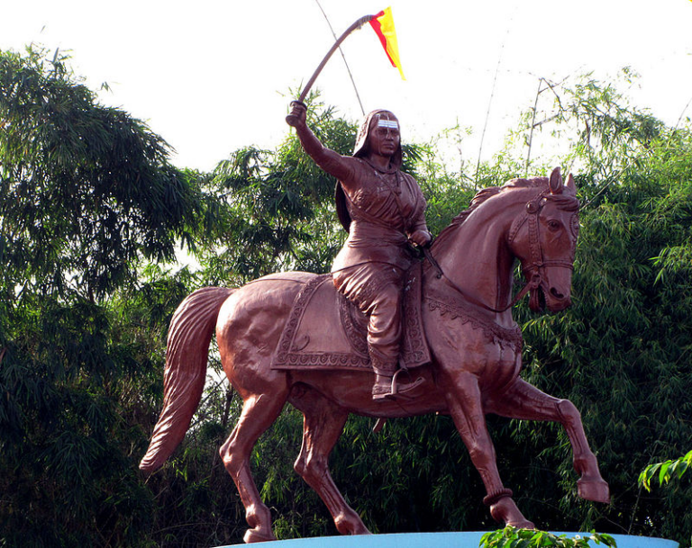 കിത്തൂര് റാണി ചെന്നമ്മ (1778-1829) ഇംഗ്ലീഷ് ഈസ്റ്റ് ഇന്ത്യാ കമ്പനിക്കെതിരെ സായുധ കലാപം നടത്തിയ ധീരവനിത ജനനം- 1778 ഒക്ടോബര് 23-ന് കര്ണാടകത്തിലെ ബെലഗവി ജില്ലയില് ഭര്ത്താവ്- കിത്തൂര് രാജാവായിരുന്ന രാജാ മല്ലസര്ജ 1824-ല് ഭര്ത്താവും മകനും മരിക്കുന്നു ഇതേതുടര്ന്ന് പിന്ഗാമിയായി ചെന്നമ്മ ശിവലിംഗപ്പയെ ദത്തെടുക്കുന്നു. ഇത് ഈസ്റ്റ് ഇന്ത്യാ കമ്പനി അംഗീകരിക്കുന്നില്ല 1824 ഒക്ടോബറില് നടന്ന ആദ്യ യുദ്ധത്തില് ചെന്നമ്മ ജയിക്കുകയും ബ്രിട്ടീഷ് ഉദ്യോഗസ്ഥരെ തടവില് ആക്കുകയും ചെയ്തു. ഈ ഉദ്യോഗസ്ഥരെ വിട്ടുകിട്ടുന്നതിനായി യുദ്ധം അവസാനിപ്പിക്കുന്നതായി പറഞ്ഞ ബ്രിട്ടീഷുകാര് വാക്ക് തെറ്റ് കൂടുതല് സന്നാഹത്തോടെ കിത്തൂര് ആക്രമിക്കുകയും ചെന്നമ്മബെയിഹൊങ്ക കോട്ടയില് തടവില് ആക്കുകയും ചെയ്തു. 1829 ഫെബ്രുവരി 29-ന് ചെന്നമ്മ തടവറയില് വച്ച് മരിച്ചു. ബ്രിട്ടീഷുകാര്ക്കെതിരെ പടപൊരുതിയ ആദ്യ വനിതാ ഭരണാധികാരികളില് ഒരാളാണ് കിത്തൂര് റാണി ചെന്നമ്മ., kerala psc, kerala psc renaissance leaders, kerala psc freedom fighters, kerala psc kittur chennamma, kerala psc kittur rani chennamma, kerala psc rani kittur chennamma, chennamma, psc pyqs, psc explained, kittur chennamma explained, kerala psc questions explained, ldc exam questions, kerala psc degree level exam, kerala psc degree level exam mains, psc coaching kozhikode, kerala psc coaching calicut, kerala psc coaching silver leaf, kerala psc coaching silver leaf academy, silver leaf psc academy notes, silver leaf psc academy calicut, silver leaf ldc notes, silver leaf psc notes, therevision.co.in