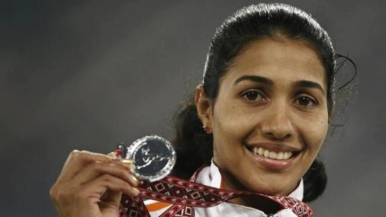 1) വിവാദ കര്ഷക നിയമങ്ങള് റദ്ദാക്കി കൊണ്ട് ലോകസഭയും രാജ്യസഭയും പാസാക്കിയ ബില്ലില് രാഷ്ട്രപതി 2021 ഡിസംബര് 1-ന് ഒപ്പുവച്ചു. ഇതോടെ മൂന്ന് കാര്ഷിക നിയമങ്ങളും റദ്ദായി. കാര്ഷികോത്പന്നങ്ങളുടെ വ്യാപാരവും വാണിജ്യവും (അഭിവൃദ്ധിയും സൗകര്യമൊരുക്കലും) സംബന്ധിച്ച നിയമം, വില ഉറപ്പും കാര്ഷിക സേവനങ്ങളും സംബന്ധിച്ച കര്ഷകരുടെ കരാറിനായുള്ള (ശാക്തീകരണവും സംരക്ഷണവും) നിയമം, അവശ്യവസ്തു നിയമ ഭേദഗതിക്കുള്ള നിയമം എന്നിവയാണ് റദ്ദായത്. 2) കേരളത്തില് നിന്നും നഴ്സുമാരെ ജര്മ്മനിയിലേക്ക് റിക്രൂട്ട് ചെയ്യുന്നതിനായി ജര്മ്മനിയും നോര്ക്കയും ചേര്ന്നൊരുക്കുന്ന പദ്ധതിയുടെ പേരെന്ത് ട്രിപ്പിള് വിന് 3) ക്ഷീരവികസന വകുപ്പിന്റെ വിവിധ സഹായ പദ്ധതികള്ക്കുള്ള അപേക്ഷ സ്വീകരിക്കുന്നതിനായി സര്ക്കാര് ഒരുക്കിയ വെബ്സൈറ്റിന്റെ പേരെന്ത് ക്ഷീരശ്രീ 4) വന്ധ്യതാ ചികിത്സ ക്ലിനിക്കുകള്, ബീജ-അണ്ഡ ബാങ്കുകള് എന്നിവയെ നിയന്ത്രിക്കുന്നതിനായി കേന്ദ്ര സര്ക്കാര് പാസാക്കിയ നിയമം ഏത് അസിസ്റ്റഡ് റീപ്രൊഡക്ടീവ് (റെഗുലേഷന്) ബില് 2020 നിയമലംഘനങ്ങള്ക്ക് അഞ്ച് മുതല് 12 വരെ വര്ഷം തടവും അഞ്ചുലക്ഷം മുതല് 25 ലക്ഷം രൂപ വരെ ശിക്ഷയും ബില്ലില് വ്യവസ്ഥ ചെയ്യുന്നു. ബില് ലോകസഭ 2021 ഡിസംബര് 1-ന് പാസാക്കി ബില് ലോകസഭയില് അവതരിപ്പിച്ചത് മന്സുഖ് മാണ്ഡവ്യ ബില് ലോകസഭയില് ആദ്യമായി അവതരിപ്പിച്ചത് 2020 സെപ്തംബറില് തുടര്ന്ന് ആരോഗ്യ മന്ത്രാലയത്തിന്റെ സ്റ്റാന്ഡിങ് കമ്മിറ്റിക്ക് വിട്ടു. കമ്മിറ്റി ഈ വര്ഷം മാര്ച്ചില് റിപ്പോര്ട്ട് നല്കി. വന്ധ്യത ക്ലിനിക്കുകളും അണ്ഡ-ബീജ ബാങ്കുകളും നാഷണല് രജിസ്ട്രി ഓഫ് ബാങ്ക്സ് ആന്ഡ് ക്ലിനിക്കസ് ഓഫ് ഇന്ത്യയില് രജിസ്റ്റര് ചെയ്യണം സംസ്ഥാന സര്്ക്കാരുകള് രജിസ്ട്രേഷന് അതോറിറ്റിയെ നിയമിക്കണം ക്ലിനിക്കുകളുടേയും ബാങ്കുകളുടേയും പ്രവര്ത്തനങ്ങള് നിരീക്ഷിക്കാനും നിയന്ത്രിക്കാനും ദേശീയ-സംസ്ഥാന തലങ്ങളില് ബോര്ഡുകള് വേണം. ദാതാക്കളെ പരിശോധിക്കാനും ബീജവും അണ്ഡവും എടുക്കാനും സൂക്ഷിക്കാനുമുള്ള അധികാരം രജിസ്ട്രേഡ് കേന്ദ്രങ്ങള്ക്കായിരിക്കും 21 മുതല് 55 വയസ്സ് വരെയുള്ള പുരുഷന്മാരില് നിന്ന് മാത്രമേ ബീജമെടുക്കാവൂ സ്ത്രീകളില് നിന്നും അണ്ഡം എടുക്കാനുള്ള പ്രായപരിധി 23 മുതല് 35 വയസ്സുവരെയാണ് വിവാഹിതയും ഒരു കുട്ടിയെങ്കിലുമുള്ള വനിതയാകണം ദാതാവ് ജീവിതത്തില് ഒരിക്കലേ അണ്ഡലം ദാനം ചെയ്യാനാകൂ ഒരു സ്ത്രീയില് നിന്നും ഏഴ് അണ്ഡത്തില് കൂടുതല് എടുക്കരുത്. ഒരു ദാതാവില് നിന്നും ശേഖരിച്ച അണ്ഡം ഒന്നിലേറേ ദമ്പതികള്ക്ക് നല്കരുത്. 5) യുണൈറ്റഡ് അറബ് എമിറേറ്റ്സ് (യുഎഇ) രൂപമെടുത്തതിന്റെ എത്രാം വാര്ഷികമാണ് ഡിസംബര് 2 50-ാം വാര്ഷികം യുഎഇയുടെ രാഷ്ട്രപിതാവ് ശൈഖ് സായിദ് ബിന് സുല്ത്താന് അല് നഹ്യാന് യുഎഇ രൂപം കൊണ്ടത് 1971 ഡിസംബര് 2-ന് വിവിധ രാജവംശങ്ങള്ക്ക് കീഴില് ആയിരുന്ന അബുദാബി, ദുബായ്, ഷാര്ജ, അജ്മാന്, ഫുജൈറ, ഉമ്മുല് ഖുവൈന് എന്നീ ഭൂപ്രദേശങ്ങളാണ് യുഎഇ എന്ന കുടക്കീഴില് ഒരുമിച്ചത്. 1972 ഫെബ്രുവരി 10-ന് റാസല്ഖൈമയും യുഎഇയില് ചേര്ന്നു. അറബ് മേഖലയില് ബ്രിട്ടീഷ് ആധിപത്യത്തിന് കീഴില് ആയിരുന്ന പ്രദേശങ്ങളെ ബ്രിട്ടീഷുകാര് വിളിച്ചിരുന്നത് സാമന്ത പ്രദേശങ്ങള് (ട്രൂഷ്യല് സ്റ്റേറ്റുകള്) എന്നാണ് 6) ഹരിയാനയിലെ കുരുക്ഷേത്ര സര്വകലാശാലയുടെ യുവശാസ്ത്രജ്ഞര്ക്കുള്ള രജിബ് ഗോയല് പുരസ്കാരം നേടിയവര് ആരൊക്കെ പ്രൊഫസര് കാനാ എം സുരേശന് (തിരുവനന്തപുരം ഐസര്), രജനീഷ് മിശ്ര (ഇന്ദോര് ഐഐടി), രാജീവ് വാര്ഷ്ണേയ് (ഹൈദരാബാദ് ഇന്റര്നാഷണല് കോര്പ്സ് റിസര്ച്ച് ഇന്സ്റ്റിറ്റ്യൂട്ട്) സുമന് ചക്രവര്ത്തി (ഖരഗ്പൂര് ഐഐടി) ഒരു ലക്ഷം രൂപയും മെഡലുമാണ് പുരസ്കാരം അമേരിക്കയില് താമസിക്കുന്ന ഇന്ത്യാക്കാരനായ റാം എസ് ഗോയല് ആണ് പുരസ്കാരം ഏര്പ്പെടുത്തിയത്. 7) രാജ്യത്ത് ഗ്രാമീണ തൊഴിലാളികള്ക്ക് ഏറ്റവും കൂടുതല് കൂലി ലഭിക്കുന്ന സംസ്ഥാനം ഏത് കേരളം ദേശീയ ശരാശരിയുടെ ഇരട്ടിയാണ് കേരളത്തിലെ വേതനം നിര്മ്മാണ, കാര്ഷികേതര, കാര്ഷിക മേഖലകളിലെ വേതനത്തിന്റെ കണക്കുകള് പുറത്ത് വിട്ടത് കേന്ദ്ര തൊഴില് ബ്യൂറോയുടെ ഇന്ത്യന് ലേബര് ജേണല് ആണ്. നിര്മ്മാണ മേഖലയിലെ വേതനം- ദേശീയ ശരാശരി- 362.2 രൂപ, കേരളം- 829.7 രൂപ കാര്ഷികേത മേഖലയിലെ വേതനം- ദേശീയ ശരാശരി- 315.3 രൂപ, കേരളം 677.6 കര്ഷിക മേഖല- ദേശീയ ശരാശരി 309.9 രൂപ, കേരളം- 706.5 20 സംസ്ഥാനങ്ങളിലെ വേതനമാണ് പഠനവിധേയമാക്കിയത്. ഇതില് 15 സംസ്ഥാനങ്ങളിലും ദേശീയ ശരാശരിയേക്കാള് കുറവാണ് തൊഴിലാളികള്ക്ക് ലഭിക്കുന്നത് 8) കൊച്ചി അന്താരാഷ്ട്ര വിമാനത്താവള കമ്പനിയില് (സിയാല്) ഓഹരി പങ്കാളിത്തം ലഭിക്കുന്ന ആദ്യ വിമാനക്കമ്പനി ഏതാണ് ടാറ്റാ ഗ്രൂപ്പ് ടാറ്റാ ഗ്രൂപ്പ് എയര് ഇന്ത്യയെ ഏറ്റെടുക്കുന്നതോടുകൂടിയാണ് സിയാലില് ടാറ്റയ്ക്ക് ഓഹരി ലഭിക്കുന്നത് 3 ശതമാനം ഓഹരികളാണ് എയര് ഇന്ത്യയ്ക്ക് സിയാലില് ഉള്ളത്. ഇത് ടാറ്റയ്ക്ക് കൈമാറും ഇന്ത്യയില് വിമാനത്താവളത്തിന്റെ ഓഹരി ഉടമയായി ഒരു സ്വകാര്യ കമ്പനി മാറുന്നതും ഇതാദ്യമായിട്ടാണ്. 9) വേള്ഡ് അത്ലറ്റിക്സിന്റെ 2021-ലെ വുമണ് ഓഫ് ദി ഇയര് പുരസ്കാരം നേടിയ മലയാളി താരം ആരാണ് അഞ്ജു ബോബി ജോര്ജ് ലോക അത്ലറ്റിക്സ് ചാമ്പ്യന്ഷിപ്പില് അഞ്ജു ബോബി ജോര്ജ്ജ് ലോങ് ജമ്പില് വെങ്കല മെഡല് നേടിയിട്ടുണ്ട് വിരമിച്ചശേഷവും കായിക രംഗത്തിന് നല്കുന്ന സേവനങ്ങളെ അടിസ്ഥാനപ്പെടുത്തിയാണ് പുരസ്കാരം നല്കിയത് ഇന്ത്യന് അത്ലറ്റിക്സ് ഫെഡറേഷന്റെ സീനിയര് വൈസ് പ്രസിഡന്റായ അഞ്ജു ബംഗളുരുവില് ലോങ്ജമ്പ് അക്കാദമി നടത്തുന്നു വേള്ഡ് അത്ലറ്റിക്സിന്റെ ഈ വര്ഷത്തെ മികച്ച പുരുഷ താരമായി നോര്വെയുടെ കാര്സ്റ്റന് വാര്ഹോമും വനിതാ താരമായ ജമൈക്കയുടെ എലൈന് തോംപ്സണും തെരഞ്ഞെടുക്കപ്പെട്ടു 10) ലോകത്തിലെ ഏറ്റവും ചെലവേറിയ നഗരം ഏത് ടെല് അവീവ്, ഇസ്രായേലിന്റെ തലസ്ഥാനം മുന്വര്ഷത്തേക്കാള് അഞ്ച് സ്ഥാനങ്ങള് ഉയര്ന്നാണ് ടെല് അവീവ് ഈ റെക്കോര്ഡ് കരസ്ഥമാക്കിയത് ലോകത്തിലെ ഏറ്റവും ചെലവ് കൂടിയ നഗരങ്ങളുടെ പട്ടിക തയ്യാറാക്കുന്നത് ഇക്കണോമിസ്റ്റ് ഇന്റലിജന്സ് യൂണിറ്റിന്റെ സര്വേ ആണ് 173 നഗരങ്ങളിലെ ചരക്കുകളുടേയും സേവനങ്ങളുടേയും വില യുഎസ് ഡോളറുമായി താരതമ്യം ചെയ്ത് തയ്യാറാക്കുന്ന ജീവിത ചെലവ് സൂചികയാണ് നഗരങ്ങളുടെ സ്ഥാനം നിശ്ചയിക്കുന്നത്. ഇസ്രായേലിന്റെ കറന്സിയായ ഷെക്കലിന്റെ മൂല്യം ഡോളറിനെതിരെ ഉയര്ന്നതും ഗതാഗതത്തിനും പലചരക്കുസാധനങ്ങളുടെ വിലയിലും ഉണ്ടായ വര്ദ്ധനവുമാണ് ടെല്അവീവിന്റെ കുതിപ്പിന് കാരണം. 11) താജ് ഗ്രൂപ്പ് ഓഫ് ഹോട്ടല് സൗത്ത് ഇന്ത്യയുടെ മുന്വൈസ് പ്രസിഡന്റും മുതിര്ന്ന മാധ്യമ പ്രവര്ത്തകനുമായ ടി ദാമു അന്തരിച്ചു ടാറ്റാ ടീ ലിമിറ്റഡ് (കോര്പറേറ്റ് അഫയേഴ്സ്) വൈസ് പ്രസിഡന്റ്, കണ്ണന് ദേവന് ഹില്സ് പ്ലാന്റേഷന് കമ്പനി മുന് ചെയര്മാന്, ദേശീയ ടൂറിസം ഉപദേശക കൗണ്സില് അംഗം, ഇ-നാട് പത്രത്തിന്റെ അസോസിയേറ്റ് എഡിറ്റര്, ഇന്ത്യന് ഹോട്ടല്സ് കമ്പനി വൈസ് പ്രസിഡന്റ് എന്നീ പദവികള് വഹിച്ചിട്ടുണ്ട്. , anju bobby george, anju bobby george family, anju bobby george height, anju bobby george husband, anju bobby george children, current affairs notes, kerala psc current affairs notes, anju bobby george kerala psc, silver leaf psc academy notes, silver leaf psc academy current affairs notes, ldc questions, plus two level mains exam, plus two level psc exam, therevision.co.in