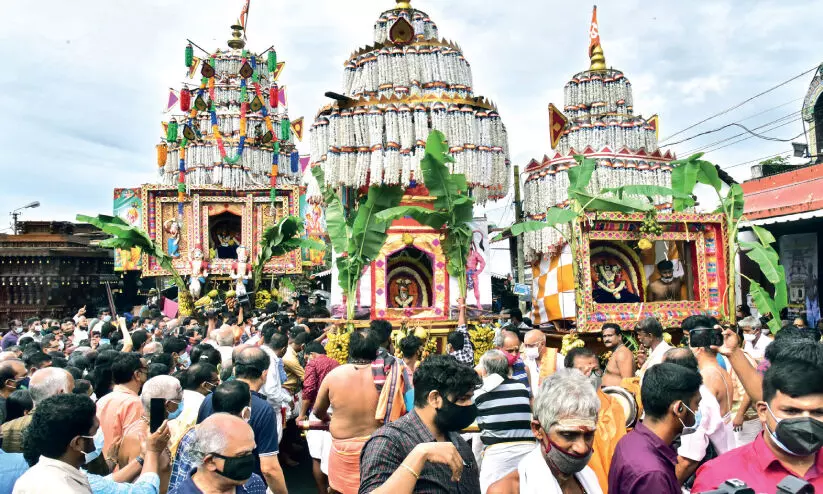 1) ശ്രീരംഗപട്ടണം സന്ധിയില്‍ ഒപ്പുവച്ചത് ആരൊക്കെ ടിപ്പു സുല്‍ത്താനും ബ്രിട്ടീഷുകാരും (1792) 2) 1832-ല്‍ ഇന്ത്യയിലെ ആദ്യത്തെ പേപ്പര്‍ മില്‍ സ്ഥാപികപ്പെട്ട സ്ഥലം സെഹ്‌റാംപുര്‍ 3) ഇരുമ്പിന് പുറത്ത് ചെമ്പ് പൂശുന്ന പ്രക്രിയ അറിയപ്പെടുന്ന പേര് ഗാല്‍വനൈസേഷന്‍ 4) ഇന്ത്യയില്‍ അറ്റോമിക് എനര്‍ജി കമ്മീഷന്‍ രൂപീകരിച്ച വര്‍ഷം 1948 5) കേരളത്തില്‍ വെളുത്തുള്ളി ഉല്‍പാദിപ്പിക്കുന്ന ഏക ജില്ല ഇടുക്കി 6) ആദ്യത്തെ പ്ലാസ്റ്റിക് അറിയപ്പെടുന്ന പേര് നൈട്രോ സെല്ലുലോസ് 7) രക്തസമ്മര്‍ദ്ദം കൂടിയ അവസ്ഥ ഹൈപ്പര്‍ ടെന്‍ഷന്‍ 8) മനുഷ്യകോശത്തിലെ ക്രോമസോമുകളുടെ എണ്ണം 46 9) 1984 ജൂണ്‍ 5-ലെ ബ്ലൂസ്റ്റാര്‍ ഓപ്പറേഷനില്‍ കൊല്ലപ്പെട്ട സിഖ് ഭീകരന്‍ ഭിന്ദ്രന്‍വാല 10) ഏത് അവയവയത്തിന്റെ പ്രവര്‍ത്തനമാണ് ഇലക്ട്രോഎന്‍സെഫാലോഗ്രാഫ് ഉപയോഗിച്ച് നിരീക്ഷിക്കുന്നത് മസ്തിഷ്‌കം 11) മനുഷ്യശരീരത്തിലെ ഏറ്റവും വലിയ അവയവം ത്വക്ക് 12) രാഷ്ട്രീയ സ്വാതന്ത്ര്യമാണ് ഒരു രാജ്യത്തിന്റെ ജീവശ്വാസം എന്ന് പറഞ്ഞത് അരവിന്ദഘോഷ് 13) ഇന്ത്യയിലെ മുത്തുകളുടെ നഗരം എന്ന് അറിയപ്പെടുന്നത് തൂത്തുകുടി 14) ഹൈദരാബാദ് ഏത് നഗരത്തിലാണ് മൂസി 15) ഏത് വ്യവസായത്തിനാണ് ഫറോക്ക് പ്രസിദ്ധം ഓട് വ്യവസായം 16) പ്രകാശം കടത്തിവിടാത്ത ഗ്ലാസ് സെറാമിക് ഗ്ലാസ് 17) ഏത് രാജാവിന്റെ കാലത്താണ് പള്ളിവാസല്‍ പദ്ധതി പ്രവര്‍ത്തനക്ഷമമായത് ചിത്തിര തിരുനാള്‍ 18) കേരളത്തില്‍ നിയമസഭയ്ക്ക് പുറത്ത് സത്യപ്രതിജ്ഞ ചെയ്ത ഏക നിയമസഭാംഗം ആരാണ് മത്തായി ചാക്കോ 19) ഇന്ത്യയില്‍ ഏറ്റവും കൂടുതല്‍ ഗിരിവര്‍ഗക്കാര്‍ ഉള്ള സംസ്ഥാനം മദ്ധ്യപ്രദേശ് 20) വൈദ്യുത വിശ്‌ളേഷണ നിയമങ്ങള്‍ ആവിഷ്‌കരിച്ചത് ഫാരഡെ 21) ഇന്ത്യയില്‍ ഏറ്റവും കൂടുതല്‍ ദൂരം സഞ്ചരിക്കുന്ന തീവണ്ടി വിവേക് എക്‌സ്പ്രസ് (ദിബ്രുഗഢ്- കന്യാകുമാരി) 22) ഇന്ത്യയില്‍ വ്യവസായികമായി മുന്നിട്ട് നില്‍ക്കുന്ന സംസ്ഥാനം മഹാരാഷ്ട്ര 23) ഇന്ത്യയില്‍ എത്രവിധത്തിലുള്ള അടിയന്തരാവസ്ഥ പ്രഖ്യാപിക്കാന്‍ രാഷ്ട്രപതിക്ക് അധികാരമുണ്ട് മൂന്ന് 24) ഇന്ത്യയിലെ ഏറ്റവും വലിയ കടുവ സങ്കേതം നാഗാര്‍ജുന ശ്രീശൈലം സാങ്ച്വറി 25) റാണിഗഞ്ച് കല്‍ക്കരിപ്പാടും ഏത് സംസ്ഥാനത്തിലാണ് പശ്ചിമ ബംഗാള്‍ 26) ആരുടെ ജനന-മരണ ദിവസങ്ങളാണ് പൊതുഒഴിവ് ദിവസമായി കേരള സര്‍ക്കാര്‍ പ്രഖ്യാപിച്ചിട്ടുള്ളത് ശ്രീനാരായണഗുരു 27) ഇന്ത്യയിലാദ്യമായി വൃക്ക മാറ്റ ശസ്ത്രക്രിയ നടത്തിയ ആസ്പത്രി ഏതാണ് സിഎംസി വെല്ലൂര്‍ 28) ലക്ഷംവീട് പദ്ധതി നടപ്പിലാക്കിയ മന്ത്രി എം എന്‍ ഗോവിന്ദന്‍ നായര്‍ 29) ചന്ദ്രഗ്രഹണ സമയത്ത് നടുക്ക് വരുന്നത് ഭൂമി 30) ഏത് ഗ്രഹത്തിന്റെ ഉപഗ്രഹമാണ് മിറാന്‍ഡ യുറാനസ് 31) ഇന്ത്യയില്‍ ഏറ്റവും കിഴക്കായി സ്ഥിതി ചെയ്യുന്ന സംസ്ഥാനം അരുണാചല്‍പ്രദേശ് 32) ഇന്ത്യയുടെ ഒന്നാമത്തെ ചാന്ദ്രദൗത്യമായി ചന്ദ്രയാന്‍ 1 വിക്ഷേപിച്ച തിയതി 2008 ഒക്ടോബര്‍ 22 33) ഇന്ത്യയുടെ രണ്ടാമത്തെ ചാന്ദ്രദൗത്യമായി ചന്ദ്രയാന്‍ 2 വിക്ഷേപിച്ച തിയതി 2019 ജൂലൈ 22 33) ബഹിരാകാശത്ത് മനുഷ്യനെ എത്തിക്കുന്നതിനുള്ള ഐ എസ് ആര്‍ ഒയുടെ ദൗത്യത്തിന്റെ പേര് ഗഗന്‍യാന്‍ 34) സത്‌ലജ് താഴ് വരയില്‍ സ്ഥിതി ചെയ്യുന്ന ചുരം ഷിപ്കില 35) സില്‍ക്ക് റൂട്ട് എന്നറിയപ്പെടുന്ന ചുരം നാഥുല 36) ഇന്ത്യയിലെ ഏറ്റവും പഴക്കമേറിയ പര്‍വ്വതനിരയുടെ പേരെന്ത് ആരവല്ലി പര്‍വ്വതനിര 37) വിന്ധ്യ പര്‍വ്വത നിരകള്‍ക്കും ആരവല്ലി മലനിരകള്‍ക്കും ഇടയില്‍ സ്ഥിതി ചെയ്യുന്ന പീഠഭൂമി മാള്‍വ പീഠഭൂമി 38) കര്‍ണ്ണാടകം, കേരളം എന്നിവിടങ്ങളില്‍ ഉഷ്ണകാലത്ത് വീശുന്ന പ്രാദേശിക വാതം ഏതാണ് മാംഗോഷവര്‍ 39) സ്വതന്ത്ര ഇന്ത്യയില്‍ ആദ്യമായി റെയില്‍വേ ബജറ്റ് അവതരിപ്പിച്ചത് ജോണ്‍ മത്തായി 40) വെസ്റ്റ് കോസ്റ്റ് കനാല്‍ എന്നറിയപ്പെടു്‌നന ജലപാത ഏതാണ് ദേശീയ ജലപാത 3 41) മുഗള്‍ ഭരണത്തിന്റെ പൂര്‍ണമായ പതനത്തിന് കാരണമായ വിപ്ലവം ഏതാണ് 1857-ലെ വിപ്ലവം 42) മഹാത്മാഗാന്ധിയുടെ ഇന്ത്യയിലെ ആദ്യ സത്യാഗ്രഹം ചമ്പാരന്‍ സത്യാഗ്രഹം 43) റൗലറ്റ് ആക്ട് പാസാക്കിയ വര്‍ഷം 1919 44) ഇന്ത്യയുടെ ചരിത്രത്തിലെ ആദ്യത്തെ തിരഞ്ഞെടുപ്പ് നടന്നത് 1920 45) കേരളത്തില്‍ ഉപ്പ് സത്യാഗ്രഹത്തിന് നേതൃത്വം നല്‍കിയത് കെ കേളപ്പന്‍ 46) ദക്ഷിണേശ്വരത്തിലെ സന്യാസി എന്നറിയപ്പെടുന്ന വ്യക്തി രാമകൃഷ്ണ പരമഹംസര്‍ 47) ഭഗത്സിംഗിനെ വധശിക്ഷയ്ക്ക് വിധിച്ചത് ഏത് കേസിലാണ് ലാഹോര്‍ ഗൂഢാലോചന കേസ് 48) ഇന്ത്യയുടെ മിസൈല്‍ പരീക്ഷണ കേന്ദ്രം വീലര്‍ദ്വീപ് (ഒഡീഷ) 49) ബിനാലേയ്ക്ക് വേദിയായ ആദ്യ ഇന്ത്യന്‍ സംസ്ഥാനം കേരളം 50) ഇന്ത്യയിലാദ്യമായി ഭിന്നലിംഗ നയം പ്രഖ്യാപിച്ച സംസ്ഥാനം കേരളം 51) വാഴാനി അണക്കെട്ട് സ്ഥിതി ചെയ്യുന്ന ജില്ല തൃശൂര്‍ 52) പഴശ്ശിഡാം സ്ഥിതി ചെയ്യുന്നത് കണ്ണൂര്‍ 53) കേരളത്തിലെ ആദ്യത്തെ ജല വൈദ്യുത പദ്ധതി പള്ളിവാസല്‍ 54) മുല്ലപ്പെരിയാര്‍ ഡാം സ്ഥിതി ചെയ്യുന്ന നദി പെരിയാര്‍ 55) മലയാളി മെമ്മോറിയലിന് നേതൃത്വം നല്‍കിയ വ്യക്തി ബാരിസ്റ്റര്‍ ജി പി പിള്ള 56) തോല്‍വിറക് സമരം നടന്ന വര്‍ഷം ഏതാണ് 1946 57) കുട്ടംകുളം സമരം നടന്ന സ്ഥലം ഇരിങ്ങാലക്കുട 58) ഹിന്ദു പുലയസമാജം സ്ഥാപിച്ചത് ആരാണ് കുറുമ്പന്‍ ദൈവത്താന്‍ 59) ഊരാളുങ്കല്‍ ലേബര്‍ കോഓപ്പറേറ്റീവ് സൊസൈറ്റി സ്ഥാപിച്ച നവോത്ഥാന നായകന്‍ വാഗ്ഭടാനന്ദന്‍ 60) ശ്രീനാരായണഗുരു വിഗ്രഹ പ്രതിഷ്ഠ നടത്തുന്നതിനോട് എതിര്‍പ്പ് പ്രകടിപ്പിച്ച നവോത്ഥാന നായകന്‍ വാഗ്ഭടാനന്ദന്‍ 61) ജാതിക്കുമ്മി രചിച്ചത് പണ്ഡിറ്റ് കറുപ്പന്‍ 62) ആധുനിക കവിത്രയത്തില്‍പ്പെടുന്ന നവോത്ഥാന നായകന്‍ ആരാണ് കുമാരനാശാന്‍ 63) കുമാരനാശാനെ വിപ്ലവത്തിന്റെ ശുക്രനക്ഷത്രം എന്ന് വിശേഷിപ്പിച്ചത് ആരാണ് ജോസഫ് മുണ്ടശേരി 64) ഇന്ത്യന്‍ നാഷണല്‍ കോണ്‍ഗ്രസിന്റെ പ്രസിഡന്റായ ആദ്യ വനിത ആരാണ് ആനിബസന്ത് 65) സ്വതന്ത്ര ഇന്ത്യയില്‍ കോണ്‍ഗ്രസ് പ്രസിഡന്റായ ആദ്യ വനിത ആരാണ് ഇന്ദിരാഗാന്ധി 66) ഫാല്‍ക്കേ അവാര്‍ഡും ഭാരതരത്‌നവും നേടിയ ആദ്യ വ്യക്തി ആരാണ് സത്യജിത് റായ് 67) സ്വതന്ത്ര ഇന്ത്യയുടെ നാണയത്തില്‍ മുദ്രണം ചെയ്യപ്പെട്ട ആദ്യ വ്യക്തി ജവഹര്‍ലാല്‍ നെഹ്‌റു 68) സ്വതന്ത്ര ഇന്ത്യയുടെ സ്റ്റാമ്പില്‍ മുദ്രണം ചെയ്യപ്പെട്ട ആദ്യ വ്യക്തി മഹാത്മാഗാന്ധി 69) നെഫോളജി എന്തിനെ കുറിച്ചുള്ള പഠനമാണ് മേഘങ്ങള്‍ 70) ഏറ്റവും വലിയ ആന്തരികാവയവം ഏത് കരള്‍ 71) യുവത്വ ഹോര്‍മോണ്‍ എന്നറിയപ്പെടുന്നത് തൈമോസിന്‍ 72) അടിയന്തര ഹോര്‍മോണ്‍ എന്നറിയപ്പെടുന്നത് അഡ്രിനാലിന്‍ 73) പ്രകാശം ഏറ്റവും കൂടുതല്‍ വേഗത്തില്‍ സഞ്ചരിക്കുന്നത് ഏതിലൂടെയാണ് ശൂന്യത 74) മനുഷ്യ ശരീരത്തില്‍ ഏറ്റവും കൂടുതലുള്ള മൂലകം ഏതാണ് ഓക്‌സിജന്‍ 75) വിവരാവകാശ നിയമത്തിന്റെ പ്രാഥമിക രൂപം നിലവില്‍ വന്ന ആദ്യ രാജ്യം സ്വീഡന്‍ 76) ഏറ്റവും ദൈര്‍ഘ്യം കുറഞ്ഞ ദിനരാത്രങ്ങളുള്ള ഗ്രഹം വ്യാഴം 77) ഇന്ത്യയുടെ ആദ്യത്തെ ഉപഗ്രഹം ഏതാണ് ആര്യഭട്ട (1975 ഏപ്രില്‍ 19) 78) ആരുടെ ജന്മദിനമാണ് ഇന്ത്യയില്‍ എഞ്ചിനീയേഴ്‌സ് ദിനമായി ആചരിക്കുന്നത് എം വിശ്വേശ്വരയ്യ (സെപ്തംബര്‍ 15) 79) കേരള മുഖ്യമന്ത്രിമാരില്‍ കാലാവധി പൂര്‍ത്തിയാക്കിയ ആദ്യത്തെ വ്യക്തി സി അച്യുതമേനോന്‍ 80) കേരളത്തിലാദ്യമായി നിയമസഭയിലേക്ക് ഉപതിരഞ്ഞെടുപ്പ് നടന്ന അസംബ്ലി മണ്ഡലം ഏതാണ് ദേവികുളം (1958) 81) കേരള നിയമസഭയില്‍ പദവിയിലിരിക്കെ അന്തരിച്ച ആദ്യ എംഎല്‍എ ആരാണ് ഡോ എ ആര്‍ മേനോന്‍ 82) ഇന്ത്യയുടെ ബഹിരാകാശ തുറമുഖം എന്നറിയപ്പെടുന്ന സ്ഥലം ശ്രീഹരിക്കോട്ട 83) ചിറാപുഞ്ചിയുടെ പുതിയ പേര് സൊഹ്‌റ 84) മേഘങ്ങളുടെ വീട് എന്നര്‍ത്ഥമുള്ള പേരുള്ള സംസ്ഥാനം മേഘാലയ 85) ഇന്ത്യയിലാദ്യമായി ഡിപിഇപി വിദ്യാഭ്യാസ പദ്ധതി ആരംഭിച്ച സംസ്ഥാനം ഉത്തര്‍പ്രദേശ് 86) മഹാനന്ദ വന്യജീവി സങ്കേതം ഏത് സംസ്ഥാനത്തിലാണ് പശ്ചിമബംഗാള്‍ 87) ഹിരാക്കുഡ് ഡാം ഏത് നദിയിലാണ് സ്ഥിതി ചെയ്യുന്നത് മഹാനദി 88) രാഷ്ട്രപതി നിലയം സ്ഥിതി ചെയ്യുന്ന സംസ്ഥാനം ഹൈദരാബാദ് 89) ദളിത് വിഭാഗത്തില്‍ നിന്നും രാഷ്ട്രപതിയായ ആദ്യ വ്യക്തി കെ ആര്‍ നാരായണന്‍ 90) ധവള വിപ്ലവത്തിന്റെ പിതാവ് വര്‍ഗീസ് കുര്യന്‍ 91) കാര്‍ഷിക ആദായ നികുതി ആദ്യമായി ഏര്‍പ്പെടുത്തിയ സംസ്ഥാനം പഞ്ചാബ് 90) എല്‍ഐസി സ്ഥാപിച്ച വര്‍ഷം 1956 സെപ്തംബര്‍ 1 91) ഇന്ത്യയുടെ മധ്യത്തിലുള്ള പര്‍വ്വത നിരയേത് സാത്പുര 92) കാറക്കോറം ചുരം ഏതൊക്കെ രാജ്യങ്ങളെ ബന്ധിപ്പിക്കുന്നു ഇന്ത്യ-ചൈന 93) ഇന്ത്യയുടെ ധാതുക്കലവറ എന്നറിയപ്പെടുന്ന പീഠഭൂമി ഛോട്ടാ നാഗ്പൂര്‍ 94) ഛോട്ടാ നാഗ്പൂര്‍ പീഠഭൂമിയിലൂടെ ഒഴുകുന്ന പ്രധാന നദിയേത് ദാമോദര്‍ 95) ഇന്ത്യയിലെ ഏറ്റവും പഴക്കമുള്ള പര്‍വത നിരയേത് ആരവല്ലി 96) ഇന്ത്യയെ വടക്കേ ഇന്ത്യ തെക്കേ ഇന്ത്യ എന്നിങ്ങനെ വേര്‍തിരിക്കുന്ന മലനിരയേത് വിന്ധ്യ പര്‍വ്വതം 97) ഇന്ത്യയിലെ ആദ്യത്തെ വനിതാ സ്വാതന്ത്ര്യ സമര സേനാനിയെന്ന് വിശേഷിപ്പിക്കുന്നത് ആരെയാണ് കിട്ടൂര്‍ ചെന്നമ്മ 98) ഇന്ത്യയിലെ ഏറ്റവും വലിയ തടാകം ചില്‍ക്ക (ഒഡീഷ) 99) നീളം കൂടിയ അണക്കെട്ട് ഹിരാക്കുഡ് (മഹാനദി- ഒഡീഷ) 100) ഉയരം കൂടിയ അണക്കെട്ട് തെഹ്രി (ഭാഗീരഥി നദി- ഉത്തരാഖണ്ഡ്) 101) ഇന്ത്യന്‍ ദേശീയ പതാകയുടെ ശില്‍പി ആരാണ് പിങ്കലി വെങ്കയ്യ 102) ഇന്ത്യയുടെ ദേശീയ മുദ്രാവാക്യം എന്താണ് സത്യമേവ ജയതേ 103) ഇന്ത്യയുടെ സ്വാതന്ത്ര്യ സമര ചരിത്രത്തില്‍ 1930-ല്‍ ഉപ്പുസത്യാഗ്രഹത്തോടെ ആരംഭിച്ച പ്രധാന പ്രക്ഷോഭമേത് നിയമലംഘന പ്രസ്ഥാനം 104) ക്വിറ്റ് ഇന്ത്യാ പ്രമേയ സമ്മേളനം നടന്നത് ഏത് വര്‍ഷം 1942 105) കോണ്‍ഗ്രസ് പ്രസിഡന്റായ ആദ്യ ഇന്ത്യന്‍ വനിത സരോജിനി നായിഡു 106) രണ്ട് തവണ കോണ്‍ഗ്രസ് അധ്യക്ഷനായ വിദേശി ആരാണ് വില്യം വെഡ്ഡര്‍ബണ്‍ 107) കോണ്‍ഗ്രസിന്റെ രണ്ടാമത്തെ സമ്മേളനം നടന്നത് എവിടെയാണ് കൊല്‍ക്കത്തയില്‍ 108) ചമ്പാരന്‍ സത്യാഗ്രഹം നടന്ന കാലത്തെ വൈസ്രോയി ചെംസ്‌ഫോഡ് പ്രഭു 109) ഗാന്ധിജിയുടെ ആത്മകഥയില്‍ പരാമര്‍ശിക്കുന്ന ഏക മലയാളിയാര് ജി പി പിള്ള 110) കേരളത്തിലെ പ്രഥമ മന്ത്രിസഭയ്‌ക്കെതിരെ 1958-ല്‍ ആരംഭിച്ച രാഷ്ട്രീയ പ്രക്ഷോഭമേത് വിമോചന സമരം 111) വിമോചന സമരം എന്ന പേരിന്റെ ഉപജ്ഞാതാവ് ആരാണ് പനമ്പിള്ളി ഗോവിന്ദ മേനോന്‍ 112) ഒന്നാമത്തെ കേരള നിയമസഭയില്‍ കോണ്‍ഗ്രസിന് എത്ര അംഗങ്ങള്‍ ഉണ്ടായിരുന്നു 43 113) 1961-ല്‍ അമരാവതി സത്യാഗ്രഹം ആരംഭിച്ചത് ആരാണ് എ കെ ഗോപാലന്‍ 114) കേരള സംസ്ഥാനം എത്ര വതണ രാഷ്ട്രപതി ഭരണത്തിന് കീഴില്‍ ആയിട്ടുണ്ട് ഏഴ് തവണ 115) കേരള പ്രദേശ് കോണ്‍ഗ്രസ് കമ്മിറ്റിയുടെ ആദ്യത്തെ സെക്രട്ടറി ആരായിരുന്നു കെ മാധവന്‍ നായര്‍ 116) 1921 ഏപ്രിലില്‍ ആദ്യത്തെ അഖില കേരള സമ്മേളനം നടന്നതെവിടെ ഒറ്റപ്പാലം 117) തിരുവിതാംകൂര്‍ സ്റ്റേറ്റ് കോണ്‍ഗ്രസിന്റെ ആദ്യത്തെ വാര്‍ഷിക സമ്മേളനം നടന്നതെവിടെ വട്ടിയൂര്‍ക്കാവ് 118) കേരള സംസ്ഥാന ചരിത്രത്തില്‍, നിയമസഭാ തിരഞ്ഞെടുപ്പില്‍ എതിരില്ലാതെ തിരഞ്ഞെടുക്കപ്പെട്ട ഏക വ്യക്തിയാര് എം ഉമേഷ് റാവു, മഞ്ചേശ്വരം 119) പ്രഥമ കേരള നിയമസഭയില്‍ എത്ര വനിതാ അംഗങ്ങള്‍ ഉണ്ടായിരുന്നു ആറ് 120) കേരള നിയമസഭയിലെ ആദ്യത്തെ പ്രതിപക്ഷ നേതാവ് പി ടി ചാക്കോ 121) തിരുവിതാംകൂറില്‍ ക്ഷേത്രപ്രവേശ വിളംബരം നടന്ന വര്‍ഷം 1936 122) തിരുവിതാംകൂറിലെ അവസാനത്തെ മഹാരാജാവ് ആരാണ് ശ്രീചിത്തിര തിരുനാള്‍ ബാലരാമവര്‍മ്മ 123) തിരുവിതാംകൂര്‍, കൊച്ചി നാട്ടുരാജ്യങ്ങള്‍ ചേര്‍ന്ന് തിരു-കൊച്ചിയായി മാറിയ വര്‍ഷം ഏത് 1949 ജൂലായ് 1 124) മനുഷ്യശരീരത്തില്‍ ഏറ്റവും കൂടുതല്‍ കാണപ്പെടുന്ന കല ഏത് ആവരണ കല 125) വിറ്റാമിന്‍ ഡിയുടെ അപര്യാപ്തത മൂലമുണ്ടാകുന്ന രോഗം റിക്കറ്റ്‌സ് 126) കേരള വന നിയമം പ്രാബല്യത്തില്‍ വന്ന വര്‍ഷം ഏത് 1961 127) സംസ്ഥാന പുനസംഘടനാ കമ്മിഷന്റെ അധ്യക്ഷന്‍ ആരായിരുന്നു ഫസല്‍ അലി 126) ഇന്ത്യന്‍ സംസ്ഥാനങ്ങളില്‍ ഗവര്‍ണറായി നിയമിക്കപ്പെടാനുള്ള കുറഞ്ഞ പ്രായപരിധിയെത്ര 35 127) ദേശീയ പട്ടിക വര്‍ഗ കമ്മീഷന്റെ ആദ്യ ചെയര്‍മാന്‍ കന്‍വര്‍ സിംഗ് 128) മലമ്പനിക്ക് കാരണമായ രോഗകാരി ഏതാണ് പ്ലാസ്‌മോഡിയം 129) മനുഷ്യന്റെ അക്ഷാസ്ഥി കൂടത്തിലെ അസ്ഥികളുടെ എണ്ണം എത്ര 80 130) ഗ്രാമീണ ചെണ്ടക്കാരന്‍ എന്ന ചിത്രം വരച്ചത് നന്ദലാല്‍ ബോസ് 131) ഹിതകാരിണി സമാജം സ്ഥാപിച്ചത് ആരാണ് വീരേശലിംഗം 132) പ്രവൃത്തിയുടെ യൂണിറ്റ് എന്താണ് ജൂള്‍ 133) ആറ്റത്തിന്റെ ന്യൂക്ലിയസ്സിനുള്ളിലെ ചാര്‍ജ്ജില്ലാത്ത കണം ന്യൂട്രോണ്‍ 134) വിറ്റാമിന്‍ ഡിയുടെ അഭാവം മൂലമുണ്ടാകുന്ന അപര്യാപ്തത രോഗം ഏത് കണ 135) ഖേത്രി ചെമ്പ് ഖനി സ്ഥിതി ചെയ്യുന്ന സംസ്ഥാനം രാജസ്ഥാന്‍ 136) ഗോയിറ്റര്‍ എന്ന രോഗം ഏത് ഗ്രന്ഥിയെ ബാധിക്കുന്നു തൈറോയ്ഡ് ഗ്രന്ഥി 137) ബംഗാള്‍ ഉള്‍ക്കടലില്‍ സ്ഥിതി ചെയ്യുന്ന ദ്വീപ സമൂഹമാണ് ആന്‍ഡമാന്‍ നിക്കോബാര്‍ 136) രക്തം കട്ടപിടിക്കാതിരിക്കുന്ന രോഗം ഏതാണ് ഹീമോഫീലിയ 137) കേരളത്തില്‍ കുരുമുളക് ഗവേഷണ കേന്ദ്രം എവിടെ സ്ഥിതി ചെയ്യുന്നു പന്നിയൂര്‍ 138) അലുമിനിയത്തിന്റെ അയിര് ബോക്‌സൈറ്റ് 139) ഇന്‍സുലിന്‍ എന്ന ഹോര്‍മോണ്‍ ഉല്‍പാദിപ്പിക്കുന്ന ഗ്രന്ഥി പാന്‍ക്രിയാസ് 140) ലോക്‌നായിക് എന്നറിയപ്പെടുന്നത് ജയപ്രകാശ് നാരായണ്‍ 141) ആറ്റത്തില്‍ നെഗറ്റീവ് ചാര്‍ജ്ജുള്ള കണം ഏത് ഇലക്ട്രോണ്‍ 142) വിധവകളുടെ വിദ്യാഭ്യാസത്തിനായി ശാരദാസദന്‍ സ്ഥാപിച്ചത് ആര് പണ്ഡിത രമാബായി 143) ഒരു ഗ്രാമത്തിന്റെ വികസന പദ്ധതികള്‍ നടപ്പിലാക്കുന്നത് എവിടെയാണ് ഗ്രാമസഭ 144) ഇന്ത്യയിലെ ആദ്യത്തെ സമ്പൂര്‍ണ സാക്ഷര പട്ടണം ഏത് കോട്ടയം (1989) 145) ഇന്ത്യയിലെ ആദ്യത്തെ സമ്പൂര്‍ണ സാക്ഷര ജില്ല ഏത് എറണാകുളം (1990) 146) ഇന്ത്യയിലെ ആദ്യത്തെ സമ്പൂര്‍ണ സാക്ഷര സംസ്ഥാനമായി കേരളത്തെ പ്രഖ്യാപിച്ചത് എന്നാണ് 1991 ഏപ്രില്‍ 18 147) കേരളത്തെ സമ്പൂര്‍ണ സാക്ഷര സംസ്ഥാനമാക്കാനുള്ള പദ്ധതിക്ക് നല്‍കിയ പേര് അക്ഷര കേരളം 148) കേരളത്തിന്റെ വ്യാവസായിക തലസ്ഥാനം ഏത് എറണാകുളം 149) സൈലന്റ് വാലിയെ ദേശീയ ഉദ്യാനമായി പ്രഖ്യാപിച്ച വര്‍ഷം ഏത് 1985 150) തെങ്ങിനെ ബാധിക്കുന്ന കാറ്റുവീഴ്ച രോഗത്തിന് കാരണമായ സൂക്ഷ്മ ജീവികള്‍ ഏത് ബാക്ടീരിയ 151) പാഴ്ഭൂമിയിലെ കല്‍പ്പവൃക്ഷം എന്നറിയപ്പെടുന്ന വിളയേത് കശുമാവ് 152) കേരളത്തിലെ ഏറ്റവും വലിയ പരമ്പരാഗത തൊഴില്‍ മേഖല ഏത് കയര്‍വ്യവസായം 153) കേരളത്തിലെ രണ്ടാമത്തെ പ്രധാന പരമ്പരാഗത തൊഴില്‍ മേഖല ഏത് കൈത്തറി 154) കേരള ഹൈക്കോടതിയുടെ ചീഫ് ജസ്റ്റിസായ ആദ്യത്തെ മലയാളി വനിത ജസ്റ്റിസ് കെ കെ ഉഷ 155) സുപ്രീംകോടതി ജഡ്ജിയായ ആദ്യ മലയാളി ആരാണ് ജസ്റ്റിസ് പി ഗോവിന്ദമേനോന്‍ 156) കേരള ഹൈക്കോടതിയുടെ ആദ്യത്തെ ചീഫ് ജസ്റ്റിസ് ആരായിരുന്നു ജസ്റ്റിസ് കെ ടി കോശി 157) കേരള ഹൈക്കോടതി ചീഫ് ജസ്റ്റിസായ ആദ്യത്തെ വനിത ആരാണ് ജസ്റ്റിസ് സുജാത വി മനോഹര്‍ 158) ആപ്പിള്‍ കൃഷിയുള്ള കേരളത്തിലെ പ്രദേശമേത് കാന്തല്ലൂര്‍ 159) കേരളത്തിന്റെ സുഗന്ധവ്യജ്ഞന തോട്ടം എന്നറിയപ്പെടുന്ന ജില്ല ഇടുക്കി 160) കേന്ദ്ര കിഴങ്ങുവിള ഗവേഷണ കേന്ദ്രം സ്ഥിതി ചെയ്യുന്നത് ശ്രീകാര്യം 161) ട്രാവന്‍കൂര്‍ സിമെന്റ്‌സ് എവിടെ സ്ഥിതി ചെയ്യുന്നു നാട്ടകം, കോട്ടയം 162) മലബാര്‍ സിമെന്റ്‌സ് എവിടെ സ്ഥിതി ചെയ്യുന്നു വാളയാര്‍, പാലക്കാട് 163) അരുന്ധതി റോയിയുടെ ഗോഡ് ഓഫ് സ്മാള്‍ തിംഗ്‌സ് എന്ന നോവലിന്റെ പശ്ചാത്തലമായ അയ്മനം എത് നദിയുടെ തീരത്താമ് മീനച്ചിലാര്‍ 167) കേരളത്തിലെ ഏറ്റവും വിലയ ഇന്‍ഡസ്ട്രിയല്‍ ബെല്‍റ്റ് എവിടെയാണ് ഏലൂരില്‍ 168) ഇന്ത്യയിലെ ആദ്യത്തെ വാട്ടര്‍ മെട്രോ പ്രോജക്ട് നടപ്പിലാക്കിയത് എവിടെ കൊച്ചി 169) ഇന്ത്യയുടെ പടിഞ്ഞാറന്‍ തീരത്തെ മേജര്‍ തുറമുഖങ്ങളില്‍ ഏറ്റവും തെക്കായി സ്ഥിതി ചെയ്യുന്ന തുറമുഖം ഏത് കൊച്ചി 170) കേരളത്തിലെ ആദ്യത്തെ കാര്‍ഷിക ജീനോമിക്‌സ് ലാബ് സ്ഥാപിച്ചത് എവിടെ കൊച്ചി 171) തട്ടേക്കാട് സലിം അലി പക്ഷി സങ്കേതത്തിനോട് ചേര്‍ന്ന് സ്ഥിതി ചെയ്യുന്ന ഡാം ഏത് ഭൂതത്താന്‍ കെട്ട് ഡാം 172) കേരളത്തിലെ ആദ്യത്തെ ടെമ്പിള്‍ പൊലീസ് സ്റ്റേഷന്‍ സ്ഥാപിതമായത് ഗുരുവായൂരില്‍ 173) അയ്യങ്കാളിയുടെ വില്ലുവണ്ടി യാത്രയുടെ ശില്‍പം സ്ഥാപിച്ചിരിക്കുന്ന ബീച്ച് ചെറായി 174) കേരളത്തിലെ ബനാന റിസര്‍ച്ച് സ്റ്റേഷന്‍ സ്ഥിതി ചെയ്യുന്ന സ്ഥലം കണ്ണാറ 175) എകെജി ഗേറ്റ് സ്ഥിതി ചെയ്യുന്നത് എവിടെ ഗുരൂവായൂര്‍ ക്ഷേത്രം 176) ദക്ഷിണേന്ത്യയിലെ ആദ്യത്തെ പാസഞ്ചര്‍ റോപ് വേ സ്ഥാപിച്ചത് എവിടെ മലമ്പുഴ 177) കണ്യാര്‍കളി ഏത് ജില്ലയിലെ അനുഷ്ഠാന കലയാണ് പാലക്കാട് ജില്ല 178) കേരളത്തില്‍ ഓറഞ്ചുകൃഷിയുള്ള ഏക ജില്ല പാലക്കാട് 179) കേരളത്തിലെ ഏത് ഡാമില്‍ നിന്നാണ് കോയമ്പത്തൂര്‍ നഗരത്തില്‍ ജലമെത്തിക്കുന്നത് ശിരുവാണി ഡാം 180) മലമ്പുഴ ഉദ്യാനത്തിലെ യക്ഷി എന്ന പ്രതിമ രൂപകല്‍പന ചെയ്ത ശില്‍പി ആരാണ് കാനായി കുഞ്ഞിരാമന്‍ 181) കേരളത്തിന്റെ വന്ദ്യവയോധികന്‍ എന്നറിയപ്പെടുന്നത് കെ പി കേശവമേനോന്‍ 182) പാവങ്ങളുടെ ഊട്ടി എന്നറിയപ്പെടുന്ന സ്ഥലം നെല്ലിയാമ്പതി 183) ബിയ്യം കായല്‍ ഏത് ജില്ലയില്‍ സ്ഥിതി ചെയ്യുന്നു മലപ്പുറം ജില്ലയില്‍ 184) ലോകത്തിലെ ഏറ്റവും പഴക്കമുള്ള തേക്ക് എവിടെയാണ് കാണുന്നത് നിലമ്പൂര്‍ 185) കേരളത്തില്‍ ആദ്യമായി പൊതു-സ്വകാര്യ പങ്കാളിത്തത്തോടെ നിര്‍മ്മിക്കുന്ന തുറമുഖം ഏതാണ് പൊന്നാനി 186) കേരളത്തിലെ ആദ്യത്തെ കാര്‍ഷിക എഞ്ചിനീയറിങ് കോളെജ് എവിടെയാണ് തവനൂര്‍ 187) ലോകത്തിലെ ആദ്യത്തെ തേക്ക് പ്ലാന്റേഷന്‍ ഏതാണ് കൊനോലീസ് പ്ലോട്ട് (1844), നിലമ്പൂര്‍ 188) കേരളത്തിലെ ആദ്യത്തെ നോക്കുകൂലി വിമുക്ത ജില്ല ഏതാണ് മലപ്പുറം 189) ആഢ്യന്‍ പാറ ജലവൈദ്യുത പദ്ധതി ഏത് ജില്ലയിലാണ് മലപ്പുറം 190) തൊണ്ണൂറാമാണ്ട് ലഹള (1090) എന്നറിയപ്പെടുന്ന ലഹളയേത് ഊരൂട്ടമ്പലം ലഹള (1915) 191) ഒന്നാം ഈഴവ മെമ്മോറിയലില്‍ (1896 സെപ്തംബര്‍ 3) ഒപ്പിട്ടവരുടെ എണ്ണം 13,176 192) കുമാരനാശാനെ നവോത്ഥാനത്തിന്റെ കവി എന്ന് വിശേഷിപ്പിച്ചത് ആരാണ് തായാട്ട് ശങ്കരന്‍ 193) കുമാരനാശാനെ വിപ്ലവത്തിന്റെ ശുക്രനക്ഷത്രം എന്ന് വിശേഷിപ്പിച്ചത് ആരാണ് ജോസഫ് മുണ്ടശേരി 194) ആലുവയില്‍ ഓട് കമ്പനി സ്ഥാപിച്ച കവി കുമാരനാശാന്‍ 195) സ്വദേശാഭിമാനി പത്രത്തിന്റെ ആദ്യത്തെ എഡിറ്റര്‍ സി പി ഗോവിന്ദപിള്ള 196) പുലയഗീതങ്ങളുടെ പ്രവാചകന്‍ എന്നറിയപ്പെടുന്ന നവോത്ഥാന നായകന്‍ കുറുമ്പന്‍ ദൈവത്താന്‍ 197) കൊട്ടിയൂര്‍ ഉത്സവപ്പാട്ട് രചിച്ചത് വാഗ്ഭടാനന്ദന്‍ 198) പ്രത്യക്ഷ രക്ഷാ ദൈവ സഭ സ്ഥാപിച്ചത് ആരാണ് പൊയ്കയില്‍ യോഹന്നാന്‍ 199) ഉത്രം തിരുനാള്‍ മഹാരാജാവിന് മലയാളി മെമ്മോറിയല്‍ സമര്‍പ്പിച്ച വര്‍ഷം 1891 200) വേലുത്തമ്പി ദളവ കുണ്ടറ വിളംബരം നടത്തിയ വര്‍ഷം ഏത് 1809 ജനുവരി 11 (കൊല്ലവര്‍ഷം 984 മകരം 1) 201) പഴശ്ശി രാജയെ കേരള സിംഹം എന്ന് വിശേഷിപ്പിച്ചത് ആരാണ് സര്‍ദാര്‍ കെ എം പണിക്കര്‍ 202) അയ്യങ്കാളിയുടെ നേതൃത്വത്തില്‍ നെടുമങ്ങാട് ചന്തലഹള നടന്ന വര്‍ഷം 1912 203) കല്‍പ്പാത്തി സമരം നടന്ന വര്‍ഷം 1924 204) കാലിക്കറ്റ് സര്‍വകലാശാല സ്ഥാപിതമായ വര്‍ഷം ഏത് 1968 205) കല്‍പ്പാത്തി സമരം നയിച്ച സംഘടനയേത് ആര്യസമാജം