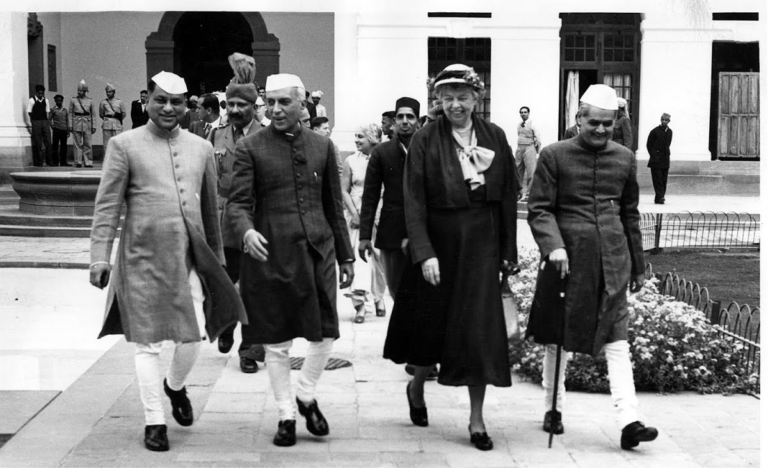 1) രണ്ട് സംസ്ഥാനങ്ങളുടെ തലസ്ഥാനമായ നഗരം ചണ്ഡിഗഢ് 2) ഇന്ത്യന്‍ എയര്‍ഫോഴ്‌സില്‍ ബാസ് എന്നറിയപ്പെട്ടിരുന്ന യുദ്ധവിമാനം മിഗ് 29 3) പദവിയിലിരിക്കേ അന്തരിച്ച ആദ്യ പ്രധാനമന്ത്രി ജവഹര്‍ലാല്‍ നെഹ്‌റു 4) പ്യൂനിക് യുദ്ധങ്ങളില്‍ ഏറ്റുമുട്ടിയത് റോമും കാര്‍ത്തേജും 5) ക്രിസ്മസ് ഡിസീസ് എന്നറിയപ്പെടുന്നത് ഹീമോഫീലിയ 6) അമേരിക്കയിലെ ജനസംഖ്യയുടെ ഭൂരിഭാഗവും എവിടെ നിന്നും വന്നവരാണ് ഗ്രേറ്റ് ബ്രിട്ടണ്‍ 7) ബുദ്ധന്‍ ജനിച്ച കപിലവസ്തു ഇപ്പോള്‍ ഏത് രാജ്യത്തിലാണ് നേപ്പാള്‍ 8) നാഷണല്‍ ഫിലാറ്റലിക് മ്യൂസിയം എവിടെയാണ് ന്യൂഡല്‍ഹി 9) ഇന്ത്യന്‍ നാവികസേനാ ദിനം ഡിസംബര്‍ 4 10) ബാണഭട്ടന്‍ ആരുടെ ആസ്ഥാന കവിയായിരുന്നു ഹര്‍ഷന്‍ 11) ഗ്രാമസഭകള്‍ നിലവില്‍വന്ന ഭരണഘടനാ ഭേദഗതി 73 12) ബാഹ്‌മിനി വംശത്തിലെ ഹുമയൂണിന്റെ പ്രഗല്‍ഭനായ പ്രധാനമന്ത്രി മുഹമ്മദ് ഗവാന്‍ 13) ഏറ്റവും വലിയ കടല്‍ തെക്കന്‍ ചീനാ കടല്‍ 14) പാലിന്റേയും തേനിന്റേയും ദേശം എന്നറിയപ്പെടുന്നത് കനാന്‍ 15) ആലപ്പുഴ തുറമുഖം വികസിപ്പിച്ച തിരുവിതാംകൂര്‍ ദിവാന്‍ രാജാ കേശവദാസ് 16) ഇന്ത്യ വികസിപ്പിച്ച പൈലറ്റില്ലാത്ത ചെറുവിമാനം നേത്ര 17) ഗ്രാനൈറ്റ് നഗരം എന്നറിയപ്പെടുന്നത് അബര്‍ഡീന്‍ 18) മുകുന്ദമാല രചിച്ചത് കുലശേഖര ആഴ് വാര്‍ 19) ലോകത്തിലെ ഏറ്റവും വലിയ ഉഭയ ജീവി ജപ്പാനീസ് ജയന്റ് സാലമാന്‍ഡര്‍ 20) ഇന്ത്യയില്‍ ഈസ്റ്റിന്ത്യാക്കമ്പനിയുടെ ഭരണം നിര്‍ത്തലാക്കിയ നിയമം 1858-ലെ നിയമം 21) ഏറ്റവും വലിയ കടല്‍പക്ഷി ആല്‍ബട്രോസ് 22) പുന്നപ്ര-വയലാര്‍ സമരത്തിന് കാരണം അമേരിക്കന്‍ മോഡല്‍ ഭരണപരിഷ്‌കാരം 23) പബ്ലിക് സര്‍വീസ് വിഭാഗത്തില്‍ മഗ്‌സസേ അവാര്‍ഡ് നേടിയ ആദ്യ ഇന്ത്യാക്കാരന്‍ ജയപ്രകാശ് നാരായണന്‍ (1965) 24) പുഞ്ചിരിയുടെ നാട് എന്നറിയപ്പെടുന്നത് തായ്‌ലന്‍ഡ് 25) ഭാരത കേസരി എന്ന് വിളിക്കപ്പെട്ടത് മന്നത് പദ്മനാഭന്‍ 26) ഇന്ത്യയിലെ ആദ്യത്തെ ബയോ ഡീസല്‍ പ്ലാന്റ് സ്ഥാപിതമായ സംസ്ഥാനം ആന്ധ്രാപ്രദേശ് 27) ഭൂമിയുടെ ഗുരുത്വാകര്‍ഷണത്തിന്റെ എത്ര മടങ്ങാണ് ചന്ദ്രന്റേത് ആറിലൊന്ന് 28) പദവിയിലിരിക്കെ അന്തരിച്ച ആദ്യത്തെ ലോകസഭാ സ്പീക്കര്‍ ജി വി മാവ്‌ലങ്കര്‍ 29) ബുദ്ധന്‍ എന്ന വാക്കിനര്‍ത്ഥം ജ്ഞാനം സിദ്ധിച്ചയാള്‍ 30) ഷഹീദ് ഇ അസം എന്നറിയപ്പെട്ടത് ഭഗത് സിങ്‌, silver leaf psc academy, silver leaf psc academy calicut, silver leaf psc academy calicut, silver leaf contact number, silver leaf psc academy contact number, silver leaf psc academy calicut location