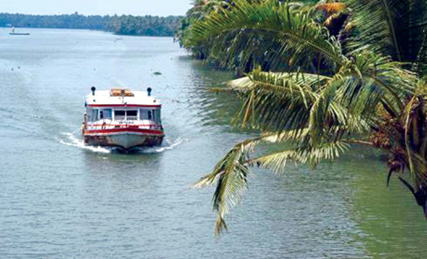 1) കാളിഘട്ട് നഗരത്തിന്റെ ഇപ്പോഴത്തെ പേര് കൊല്‍ക്കത്ത 2) ഇന്ത്യയില്‍ ഏറ്റവും കൂടുതല്‍ ഉള്‍നാടന്‍ ജലപാതകളുള്ള സംസ്ഥാനം കേരളം 3) ഏറ്റവും കൂടുതല്‍ നേരം രണ്ടുകാലില്‍ നില്‍ക്കുന്ന സസ്തനി മനുഷ്യന്‍ 4) രക്തവും കണ്ണീരും വിയര്‍പ്പും കഠിനാദ്ധ്വാനവും അല്ലാതെ മറ്റൊന്നും നിങ്ങള്‍ക്ക് തരാന്‍ എനിക്കില്ല എന്ന് പറഞ്ഞതാരാണ് സര്‍ വിന്‍സ്റ്റണ്‍ ചര്‍ച്ചില്‍ 5) ഇന്ത്യന്‍ മെറ്റീയോറോളജിക്കല്‍ ഡിപ്പാര്‍ട്ട്‌മെന്റ് രൂപം കൊണ്ട വര്‍ഷം 1875 6) ഏറ്റവും കൂടുതല്‍ കാലം ഇന്ത്യന്‍ പ്രധാനമന്ത്രിയായിരുന്നത് ജവഹര്‍ലാല്‍ നെഹ്‌റു 7) ഇമയവരമ്പന്‍ എന്ന സ്ഥാനപ്പേരുണ്ടായിരുന്ന ചേര രാജാവ് നെടുംചേരലാതന്‍ 8) ഇന്റര്‍നെറ്റിന്റെ പഴയപേര് അര്‍പ്പാനെറ്റ് 9) രക്തമാംസങ്ങളില്‍ ഇങ്ങനെയൊരു മനുഷ്യന്‍ ഭൂമിയില്‍ ജീവിച്ചിരുന്നുവെന്ന് വരും തലമുറ വിശ്വസിച്ചെന്ന് വരില്ല, ഗാന്ധിജിയെപ്പറ്റി ഇപ്രകാരം പറഞ്ഞത് ആരാണ് ആല്‍ബര്‍ട്ട് ഐന്‍സ്റ്റീന്‍ 10) ഇന്ത്യയുടെ കിഴക്കന്‍ തീരത്തിന്റെ തെക്കന്‍ അര്‍ദ്ധഭാഗം അറിയപ്പെടുന്നത് കൊറമാണ്ടല്‍ തീരം 11) ഏത് വന്‍കരയിലാണ് കൊളറാഡോ വടക്കേ അമേരിക്ക 12) ഓസോണിന് ഹാനികരമായ പദാര്‍ത്ഥങ്ങളെ കുറയ്ക്കുന്നതുമായി ബന്ധപ്പെട്ട ഉടമ്പടി മോണ്‍ട്രിയല്‍ പ്രോട്ടോക്കോള്‍ 13) ഷേക്ക് അബ്ദുള്ളയെ 1945 ഓഗസ്റ്റ് നാലിന് നടന്ന നാഷണല്‍ കോണ്‍ഫറന്‍സ് സമ്മേളനത്തില്‍ കശ്മീര്‍ സിംഹം എന്ന് വിശേഷിപ്പിച്ചത് ജവഹര്‍ലാല്‍ നെഹ്‌റു 14) ഐക്യരാഷ്ട്രസഭയിലെ രക്ഷാസമിതിയിലെ സ്ഥിരാംഗങ്ങളുടെ എണ്ണം അഞ്ച് 15) ചാര്‍മിനാര്‍ നിര്‍മ്മിച്ച വര്‍ഷം 1591 16) ആധുനിക പരിസ്ഥിതി പ്രസ്ഥാനങ്ങളുടെ മാതാവ് വാംഗാരി മാതായി 17) ഇന്ത്യയിലെ സിലിക്കണ്‍ വാലി എന്നറിയപ്പെടുന്നത് ബംഗളുരു 18) ഇന്ത്യയിലെ സിനിമാരംഗത്തെ ഏറ്റവും ഉയര്‍ന്ന അവാര്‍ഡ് ദാദാസാഹേബ് ഫാല്‍ക്കെ 19) പരിസ്ഥിതി സംബന്ധമായ എര്‍ത്ത് അവറിന്റെ സംഘാടകര്‍ വേള്‍ഡ് വൈല്‍ഡ് ലൈഫ് ഫണ്ട് 20) പ്രസവിക്കുന്ന അച്ഛന്‍ എന്നറിയപ്പെടുന്ന ജീവി കടല്‍ക്കുതിര